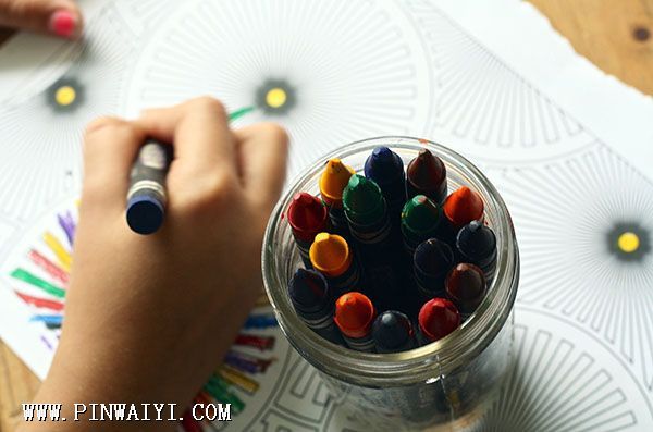crayons-g24f60055d_1920.jpg