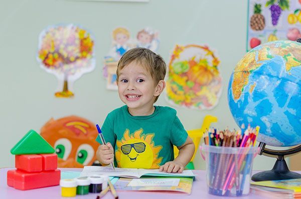 child-g5f40e50b2_1280.jpg
